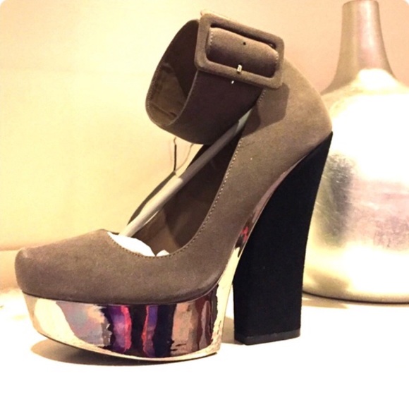 Chunky sexy heels! - Picture 1 of 6
